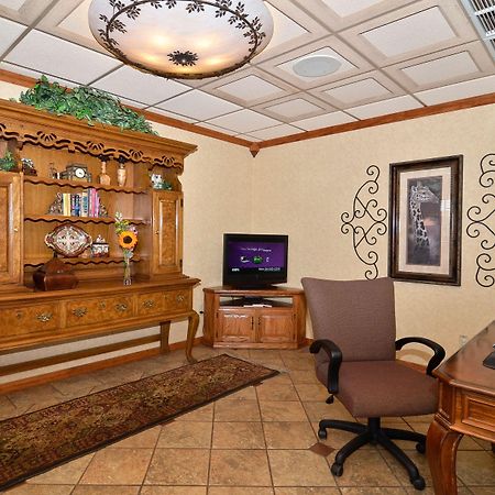 Best Western Angus Inn Great Bend Exterior photo