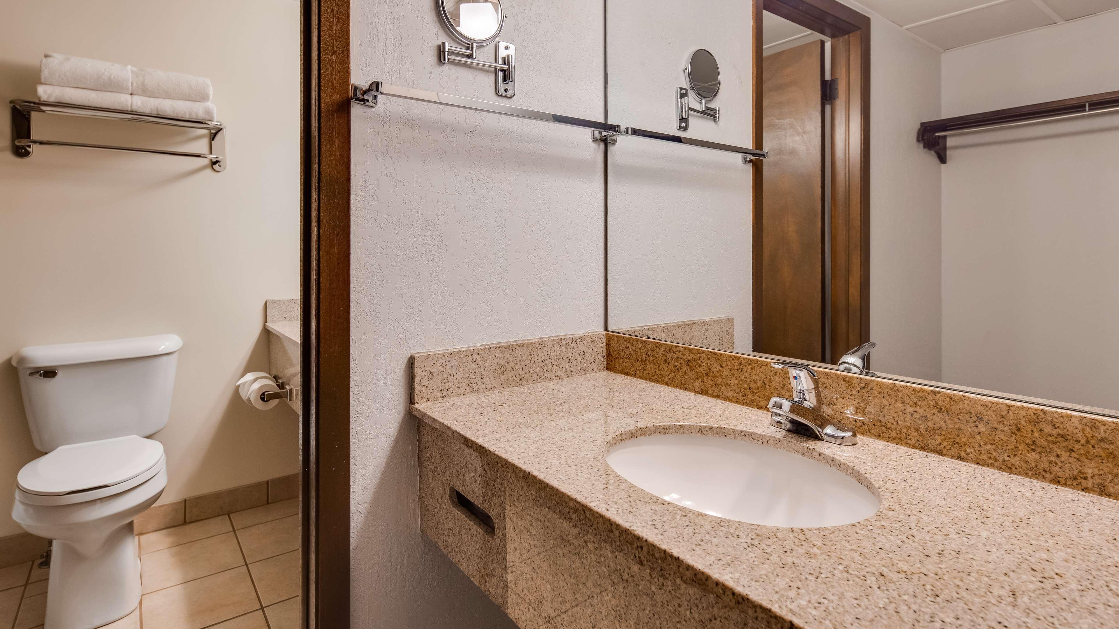 Best Western Angus Inn Great Bend Exterior photo