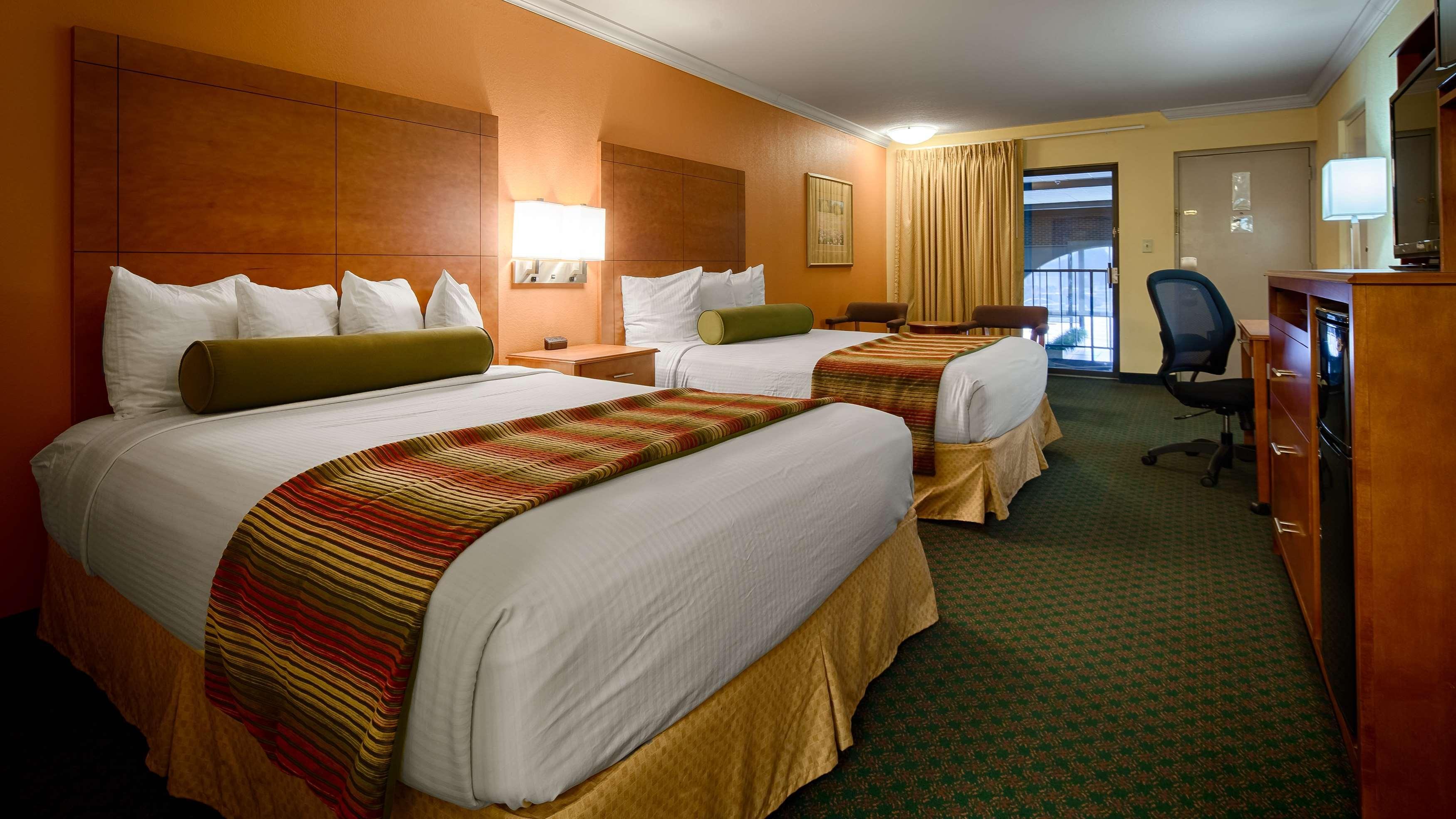 Best Western Angus Inn Great Bend Exterior photo