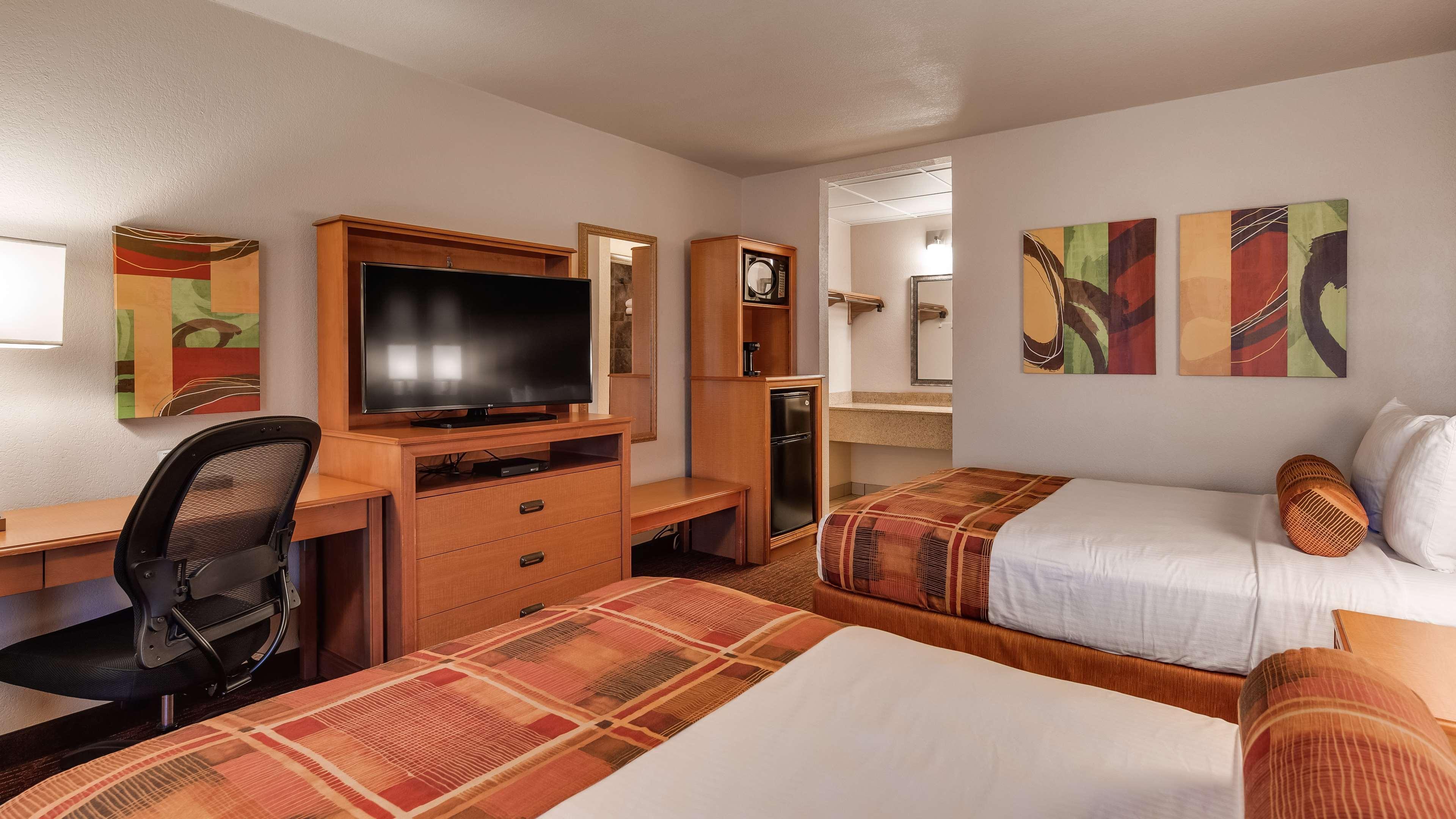 Best Western Angus Inn Great Bend Exterior photo
