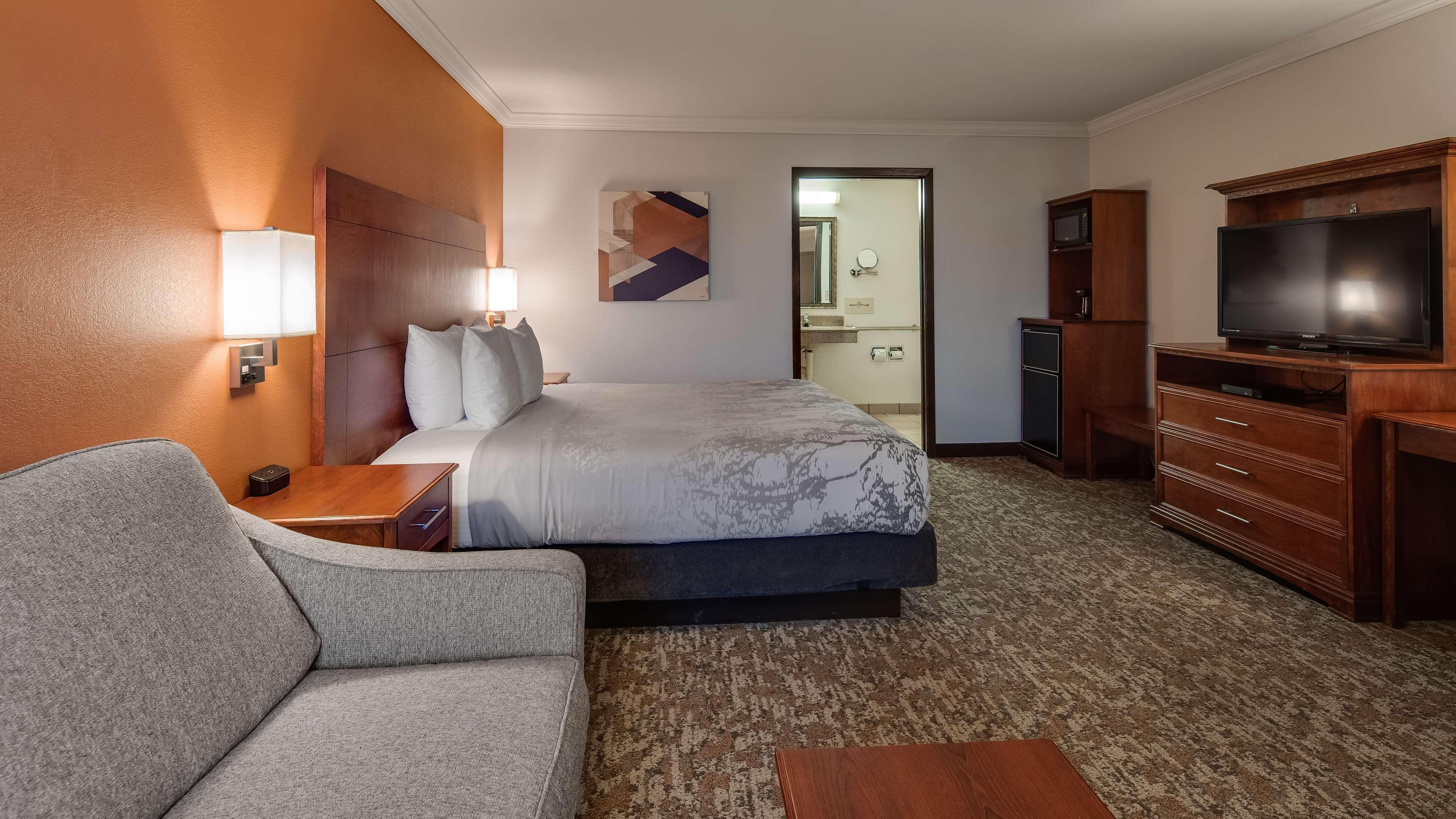 Best Western Angus Inn Great Bend Exterior photo