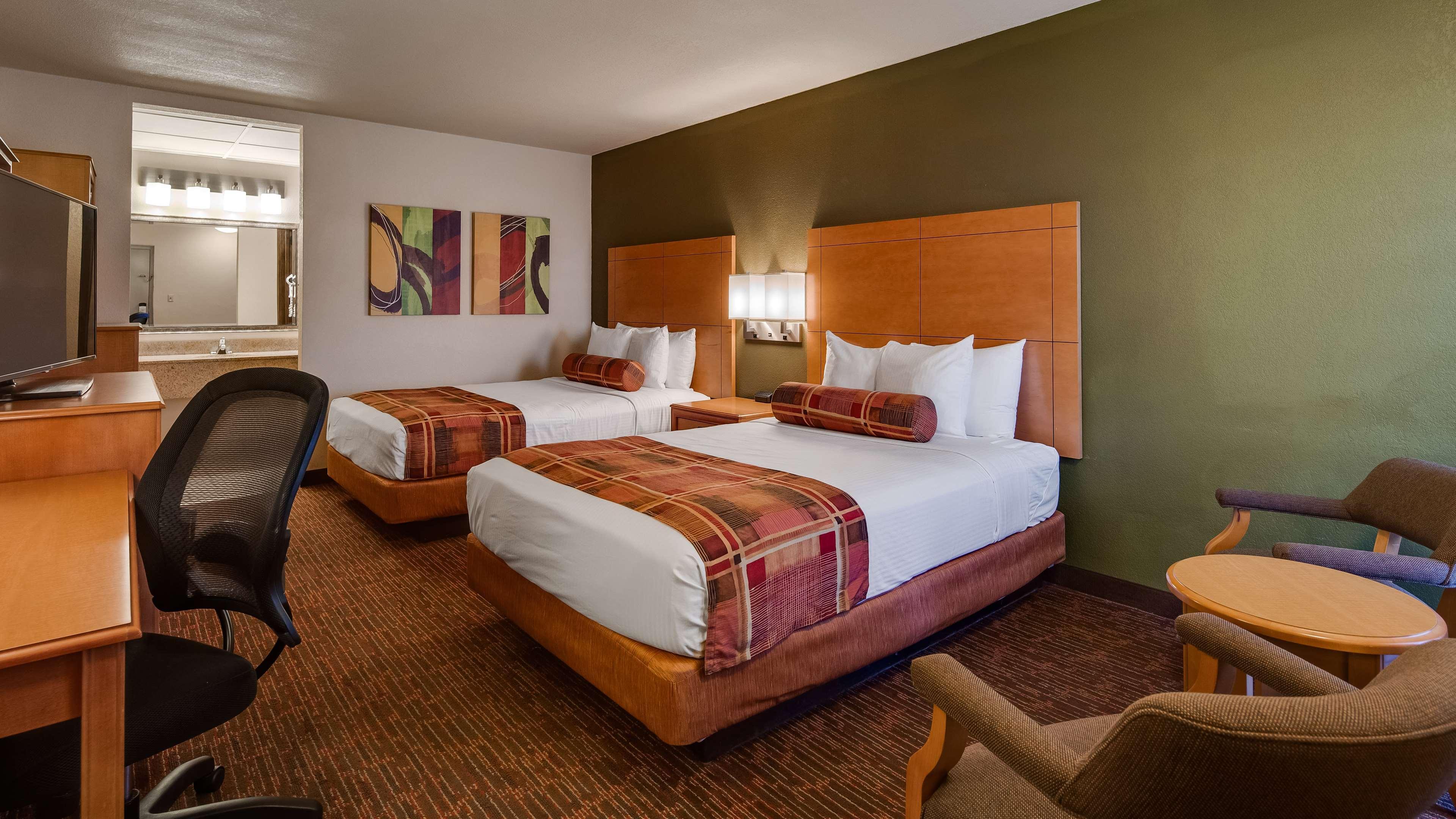Best Western Angus Inn Great Bend Exterior photo