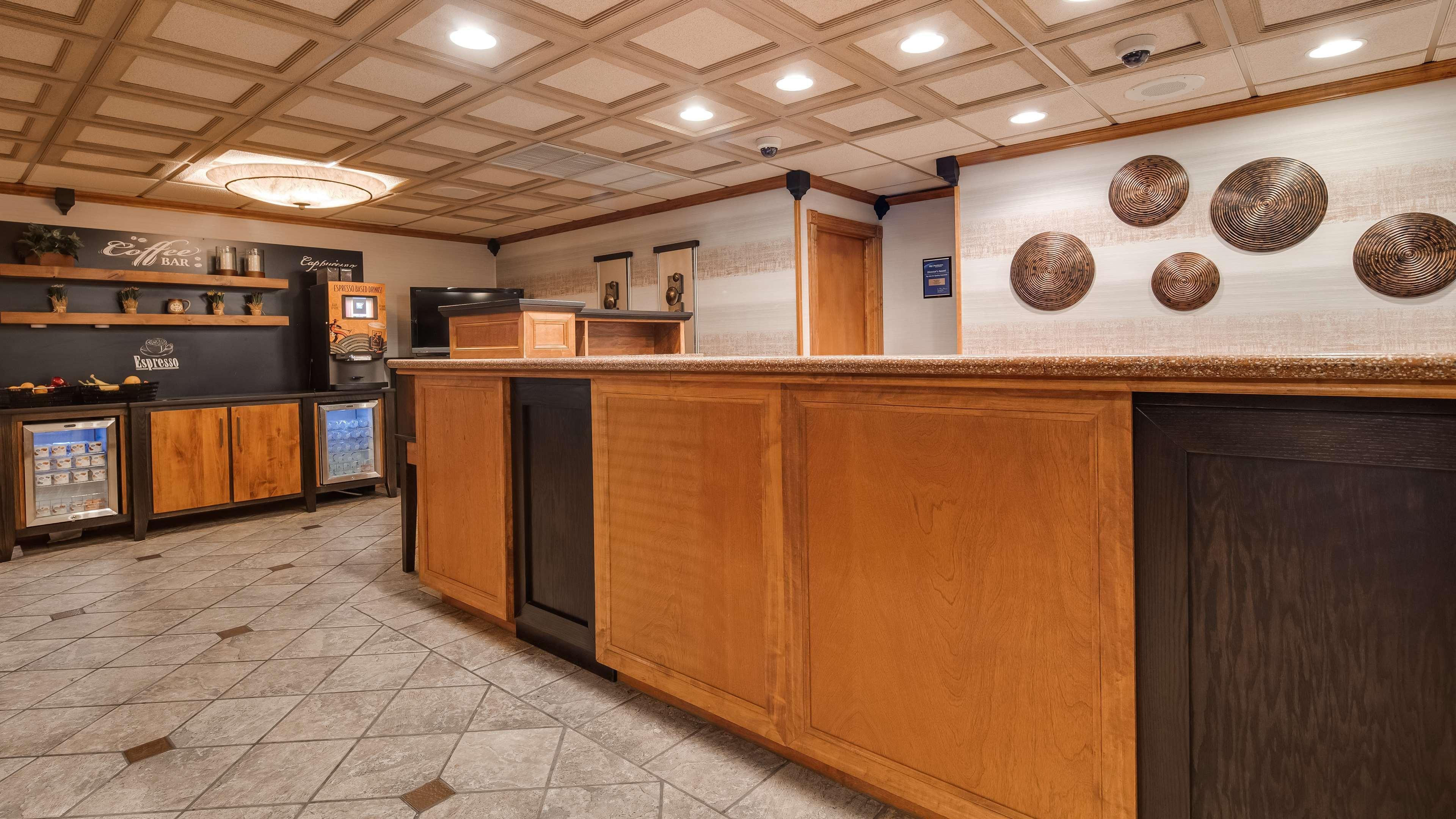 Best Western Angus Inn Great Bend Exterior photo