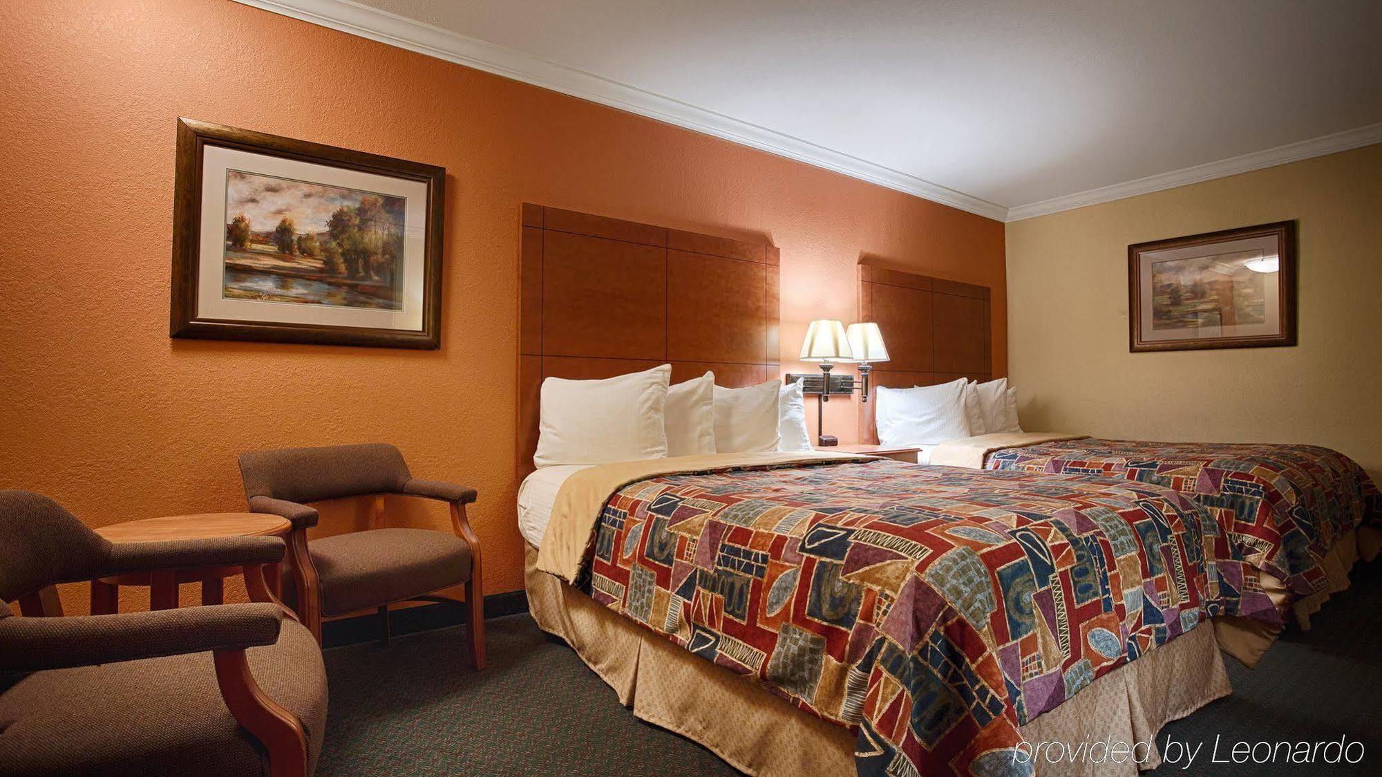 Best Western Angus Inn Great Bend Exterior photo