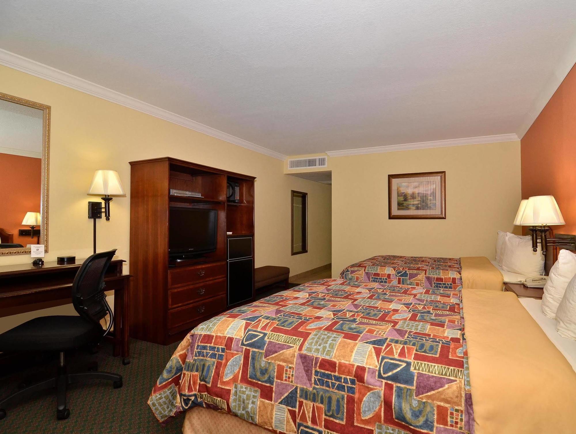 Best Western Angus Inn Great Bend Exterior photo